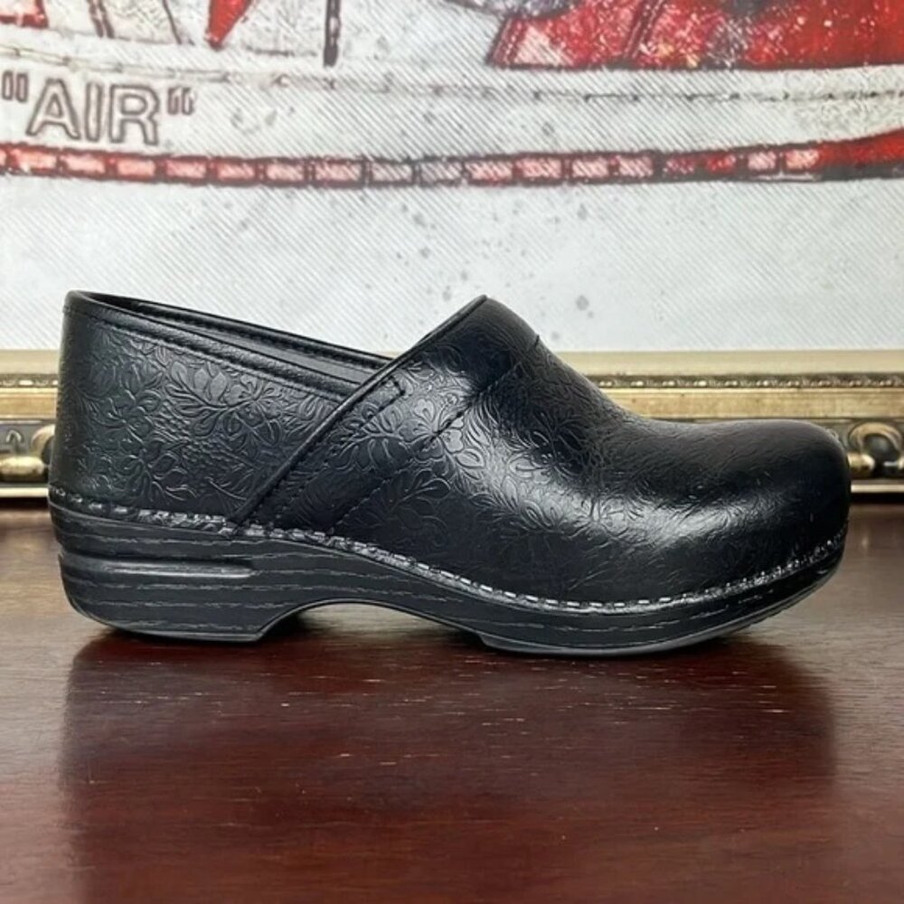 Dansko XP 2.0 Professional Clog EUR 38 Women's Size 7.5 Floral Embossed